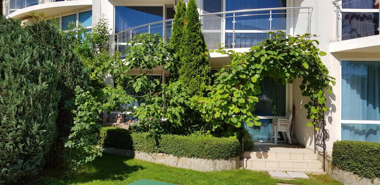 Apartment With Green Terrace Burgas Exterior foto